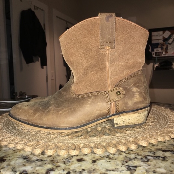 Boots - Picture 1 of 4